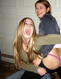 Amateur slut wife show crack nude picture